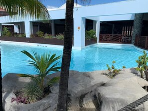 Pool - Magnificent Studio LA CASA MANAO sea view, swimming pool, direct private beach access (Saint-François)