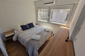 Strykjärn/strykbräda, internet och sängkläder