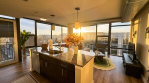 Luxury Penthouse, Balcony, City View | Private kitchen