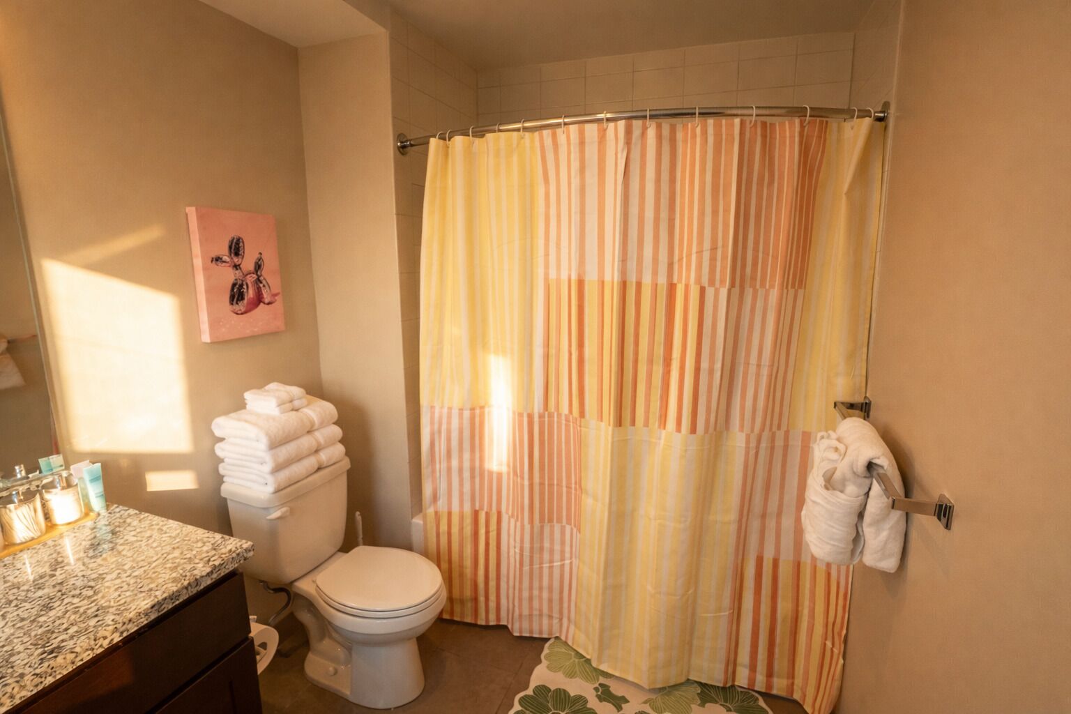 Apartemen Standar, 2 kamar tidur | Kamar mandi | Kombinasi shower/bathtub, pengering rambut, handuk, dan sabun