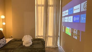 Luxury Penthouse, Balcony, City View | Laptop workspace, free WiFi, bed sheets