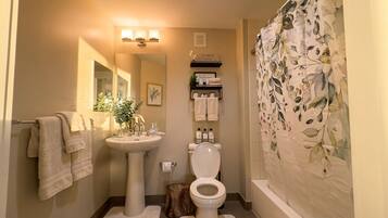 Luxury Penthouse, Balcony, City View | Bathroom