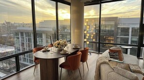 Laptop workspace, free WiFi, bed sheets - Capital Metro Stay (Washington)