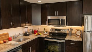 Standard Apartment, 2 Bedrooms | Private kitchen