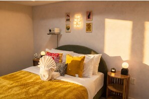 Laptop workspace, free WiFi, bed sheets - Capital Metro Stay (Washington)