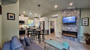 Smart TV, fireplace