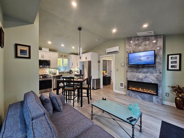 Smart TV, fireplace