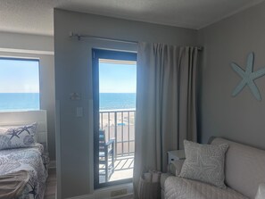 Smart TV, books - Direct Ocean Front Studio condo in Myrtle Beach Resort ~ Newly updated  (Myrtle Beach)