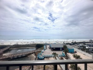 Property grounds - Direct Ocean Front Studio condo in Myrtle Beach Resort ~ Newly updated  (Myrtle Beach)