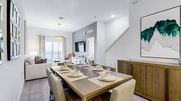 House, Multiple Beds, Pool Access, Pool View (Azur Resort 609) | Dining