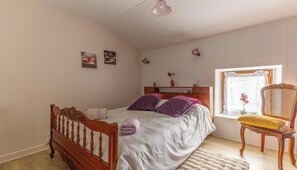 3 bedrooms, free WiFi - Le gîte des Bernadettes (APCHAT)