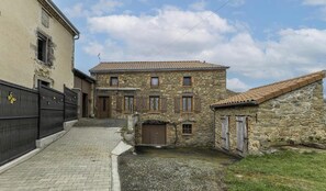 Exterior - Le gîte des Bernadettes (APCHAT)