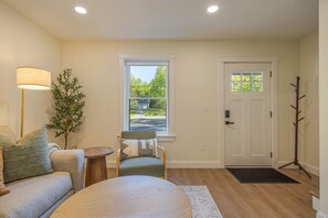 TV - New Build 2BR Townhouse in Ellsworth! [Willowbend] (Ellsworth)