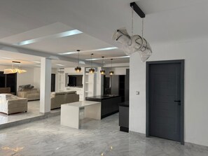 Interior - Phenomenal 5-bedroom house with AC in relaxing Saly with a large swimming pool (Saly)