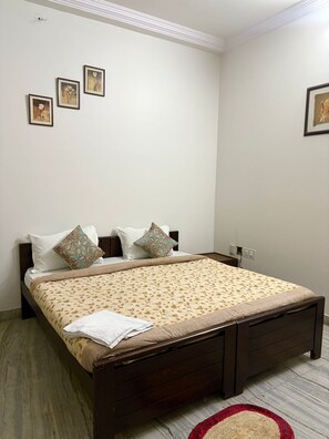 3 bedrooms, iron/ironing board, free WiFi, bed sheets - 3-bedroom apartment in charming Jaipur with cool AC comfort (Jaipur)