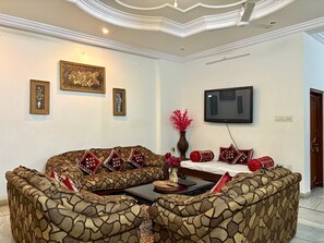 Smart TV - 3-bedroom apartment in charming Jaipur with cool AC comfort (Jaipur)