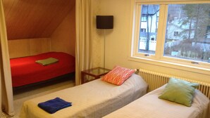 4 soverom, skrivebord, strykejern/-brett og wi-fi (inkludert)