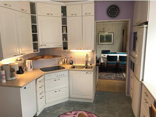 Cosy 4 bir R+sauna near traffic, grocery, airport