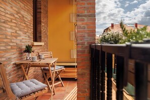 Outdoor dining - Casa Miranda in Comillas: Family-Friendly Apartment Near the Beach (Ruilobuca)