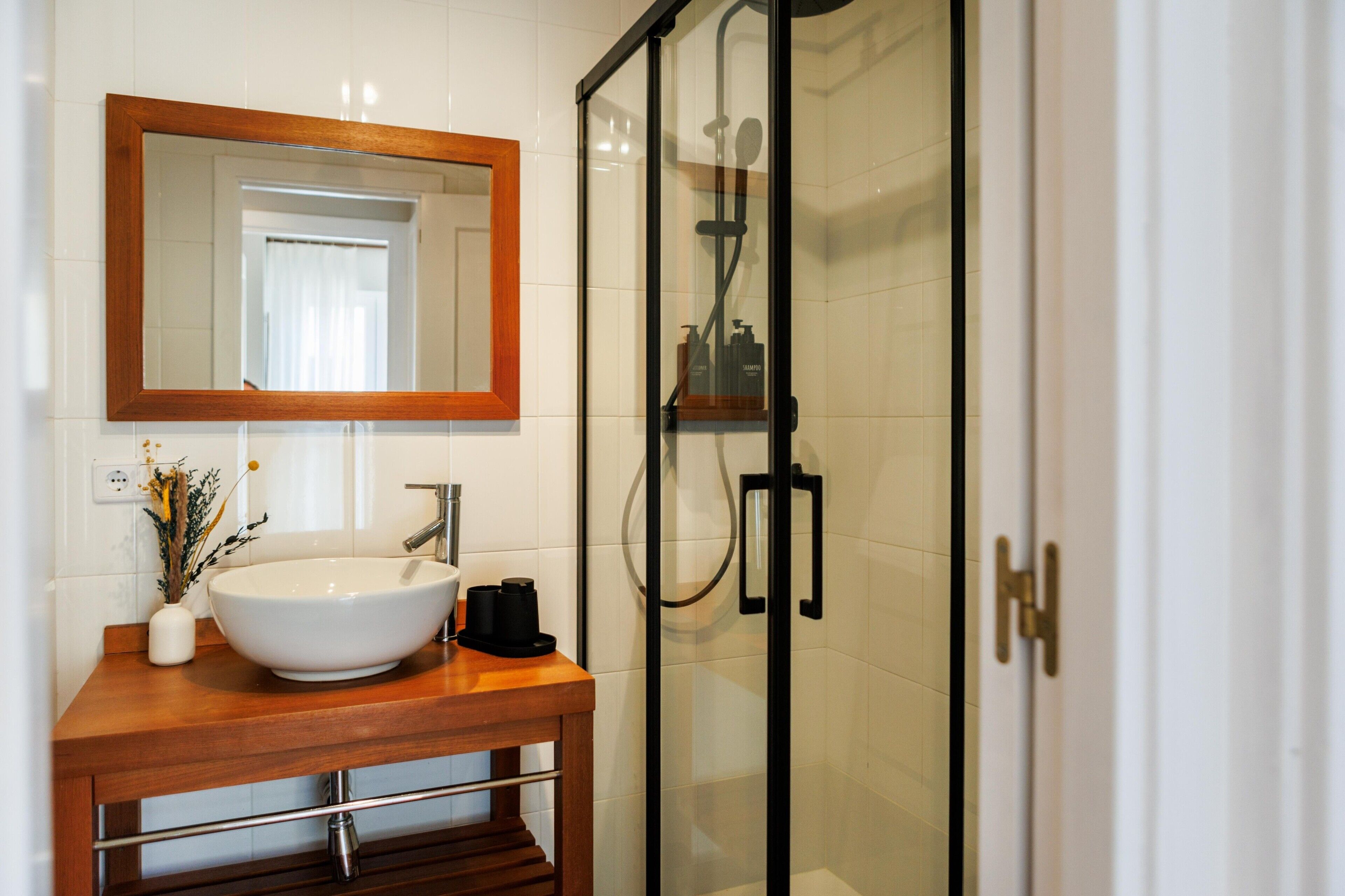 Een douche, een haardroger, handdoeken