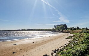 A beach with clear skies, calm water, and a distant tree line. - Lovely home in Storvorde with WiFi (Storvorde)