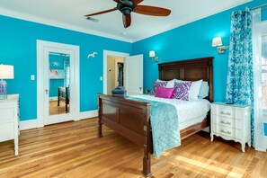 3 bedrooms, individually decorated, individually furnished, bed sheets - Charmed Lagoon (Galveston)