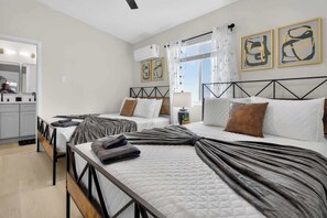 Iron/ironing board, travel cot, WiFi, bed sheets - Bungalow Vegas Fun House w/ Pool Table & Pingpong! (North Las Vegas)