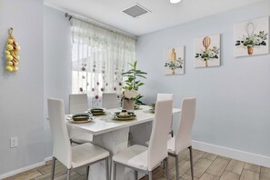 Dining - 6BR Flower Villa Sleeps 16+ w Pool & Mini Golf (North Las Vegas)