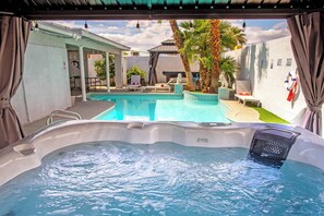 Pool - 6BR Flower Villa Sleeps 16+ w Pool & Mini Golf (North Las Vegas)