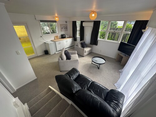 Modern Kensington Suite | Private Entry & Fast Wi-Fi