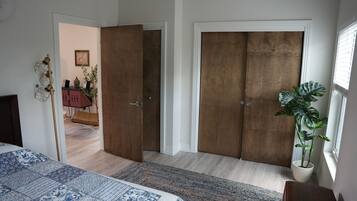 1 bedroom, iron/ironing board, internet, bed sheets