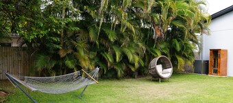 1-bedroom apartment near ocean in Old Southeast with private sauna & hot tub