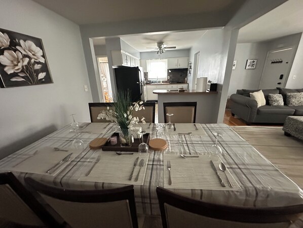 Interior - 3 bedroom house in pleasant Rockville Centre with AC (Rockville Centre)