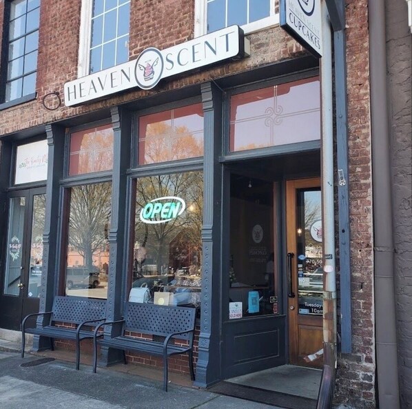 Exterior detail - Historic Downtown Loft in Cartersville (Cartersville)