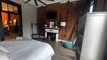 1 bedroom, desk, free WiFi, bed sheets