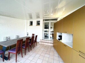 Outdoor dining - Apartment for 6 people, 50 m from the coastal path and 500 m from Fort-Bloqué beach, Wi-Fi,... (PLOEMEUR)