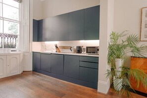 House - Niru Large Double Living Room Maisonette (London)