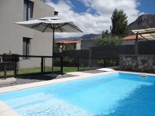 Apartment with swimming pool, rural area, mountain view, only 1 km from downtown
