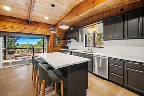 Fridge, microwave, oven, stovetop - Camp Gnaw, 3-Cabin Retreat William AZ near Grand Canyon Epic Game Rooms Fire Pit (Williams)