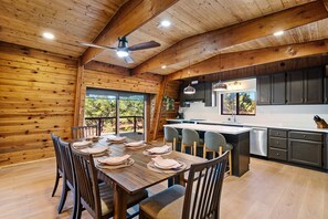Dining - Camp Gnaw, 3-Cabin Retreat William AZ near Grand Canyon Epic Game Rooms Fire Pit (Williams)