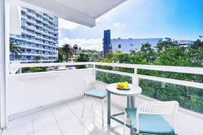 Outdoor dining - Sea View Studio Playa de Las Americas (Playa de Las Americas)