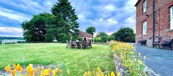 Colthrop Manor with Gardens