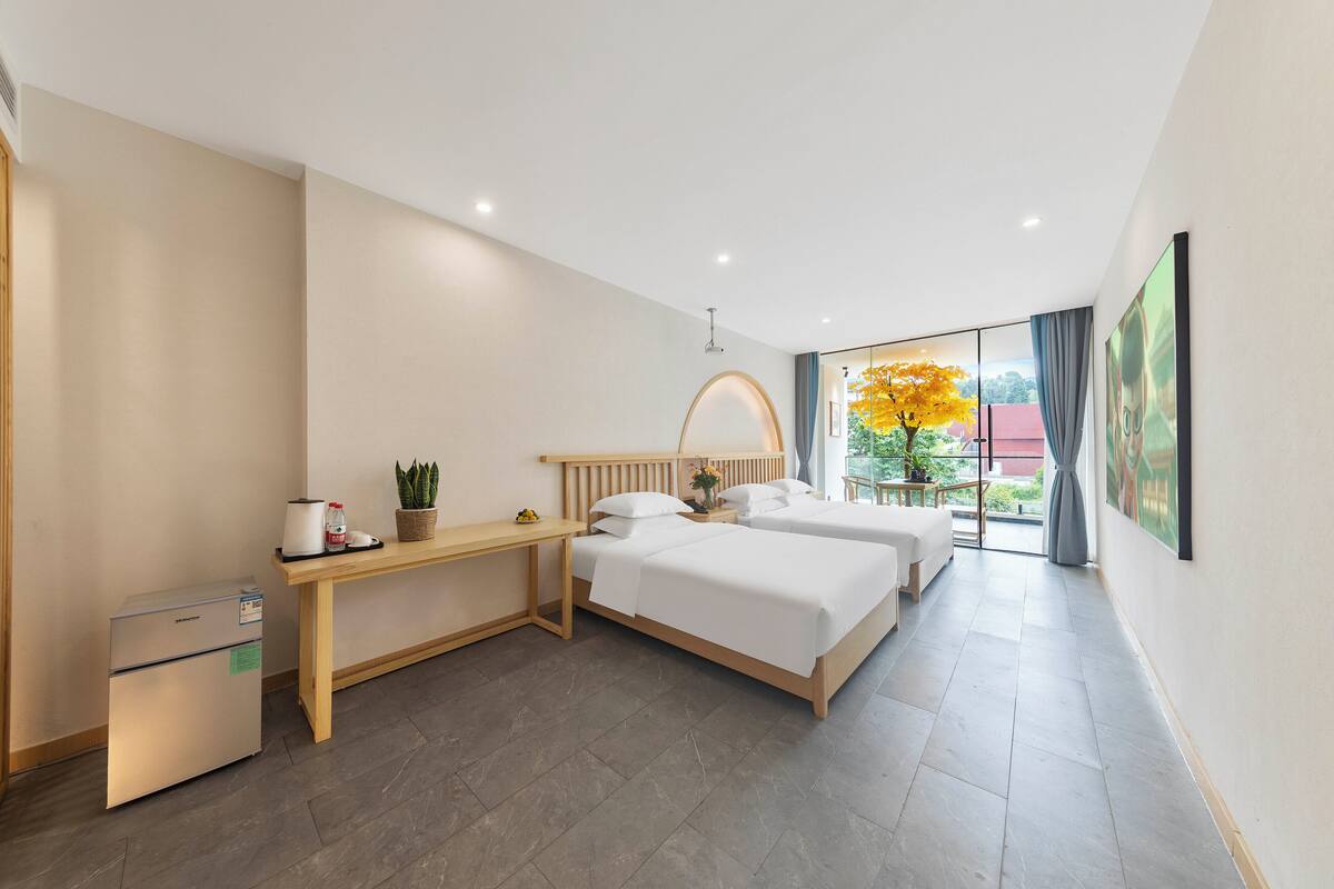 Habitación triple clásica, balcón, vistas al río | Vistas desde la habitación
