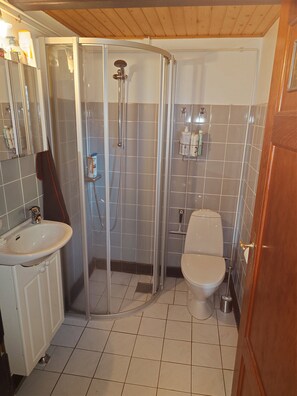 Shower - Historic holiday idyll close to the water (Faaborg)