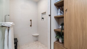 Shower, hair dryer, towels - One 1507A : Oceanfront Haven of Refined Luxury (Puerto Peñasco)