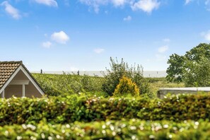 Property grounds - Holiday home with views of the Little Belt (Haderslev)