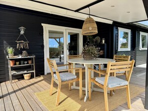 Outdoor dining - Holiday home with views of the Little Belt (Haderslev)