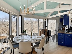 Dining - Eleven's Perch: Tree Top-Lake-Pools-Pickle Ball-Golf nearby (Lake Ozark)