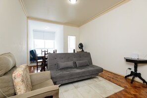 Living area - Excellent and spacious 2-bedroom apartment in the best location in Ipanema! (Rio de Janeiro)