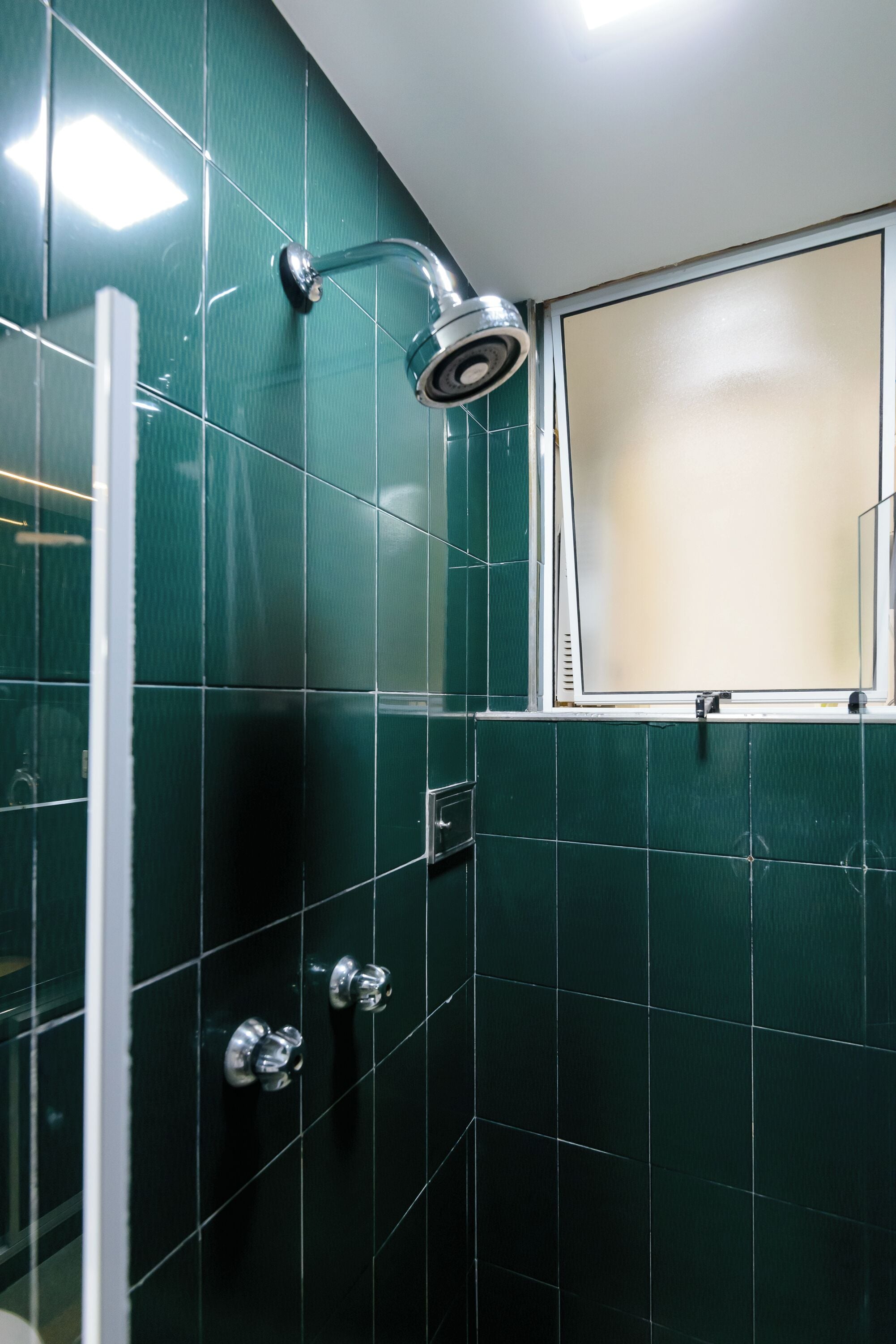 Haartrockner, Handtücher, Seife, Toilettenpapier